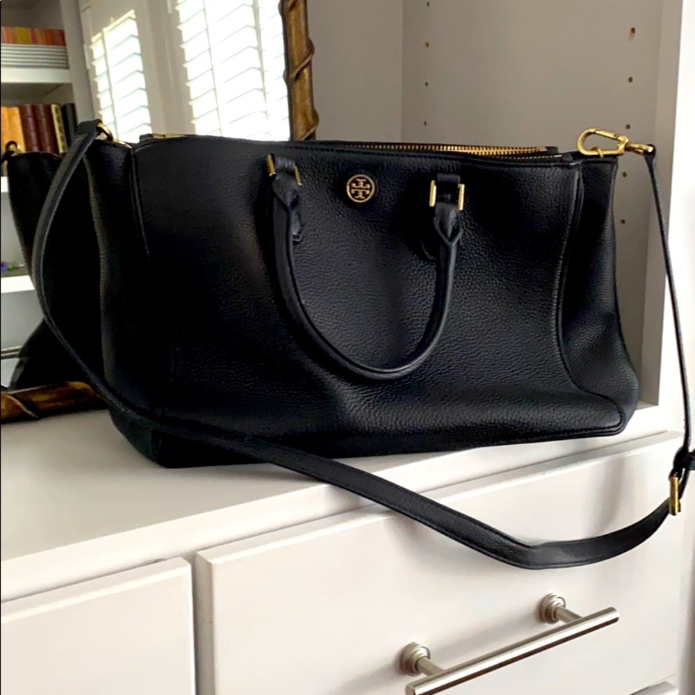 Black leather Tory Burch hand or shoulder bag.
